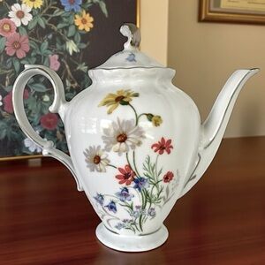 Winterling Bavarian teapot, porcelain, floral pattern, vintage, clean interior